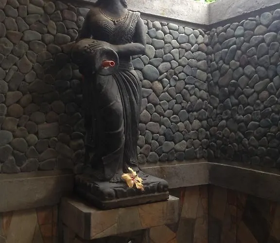 ホームステイ Biorock & Dive Center ペムテラン