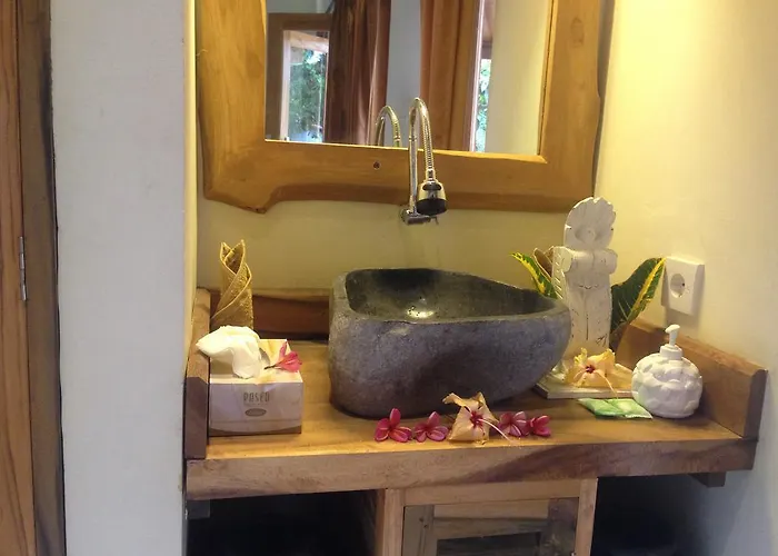 ホームステイ Biorock & Dive Center